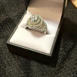 Elegant Silver plated Women's Ring size 9